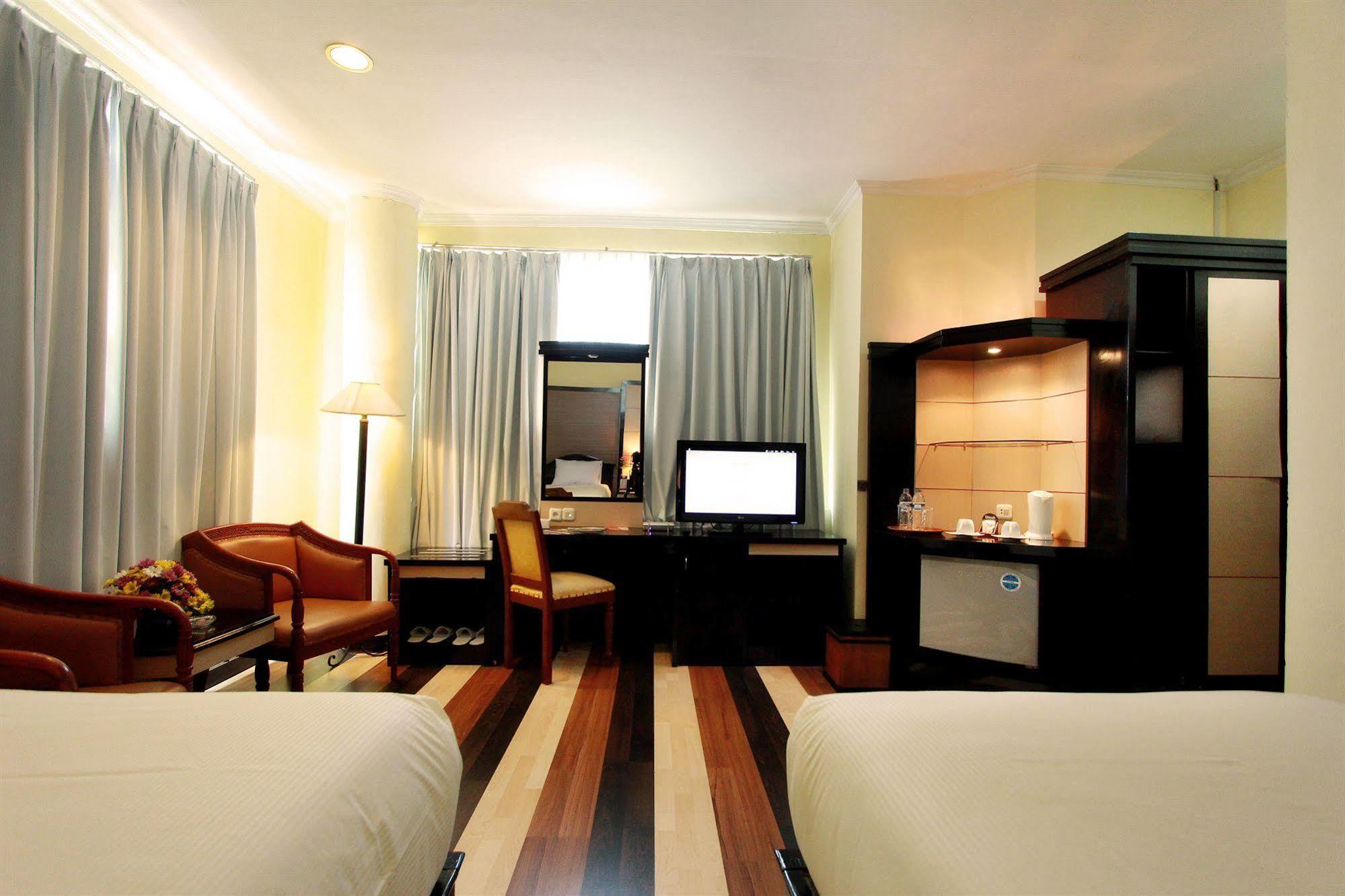 Pandanaran Hotel Семаранг Екстериор снимка